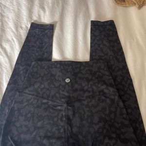 Black and gray leopard print 28 inch inseam, lulu lemon leggings